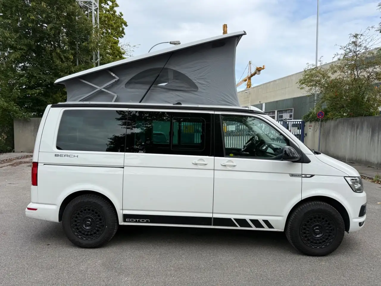 VOLKSWAGEN T6 CALIFORNIA 4MOTION BEACH EDITION ATTELAGE CONTRÔLE TECHNIQUE 3.2028 | 150 ch | 4X4 | BVM | CAMÉRA DE RECUL | VOLANT CUIR | ATTELAGE FIXE
