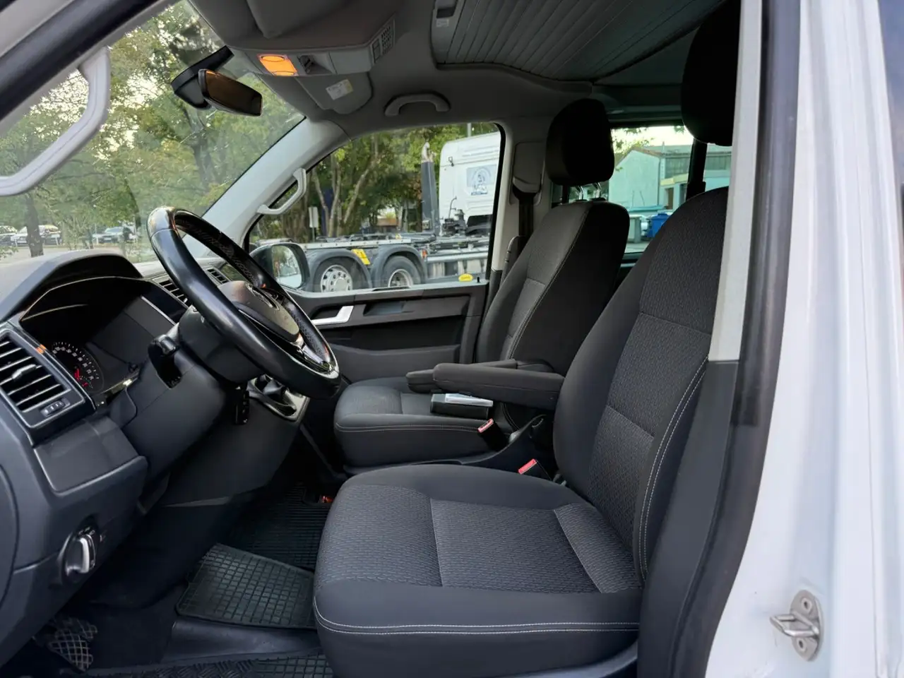 VOLKSWAGEN T6 CALIFORNIA 4MOTION BEACH EDITION ATTELAGE CONTRÔLE TECHNIQUE 3.2028 | 150 ch | 4X4 | BVM | CAMÉRA DE RECUL | VOLANT CUIR | ATTELAGE FIXE