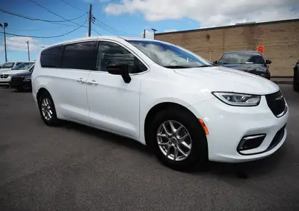 White 2024 Chrysler Pacifica Touring L FWD Minivan Front-Wheel Drive Automatic