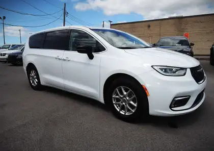 White 2024 Chrysler Pacifica Minivan Front-Wheel Drive Automatic