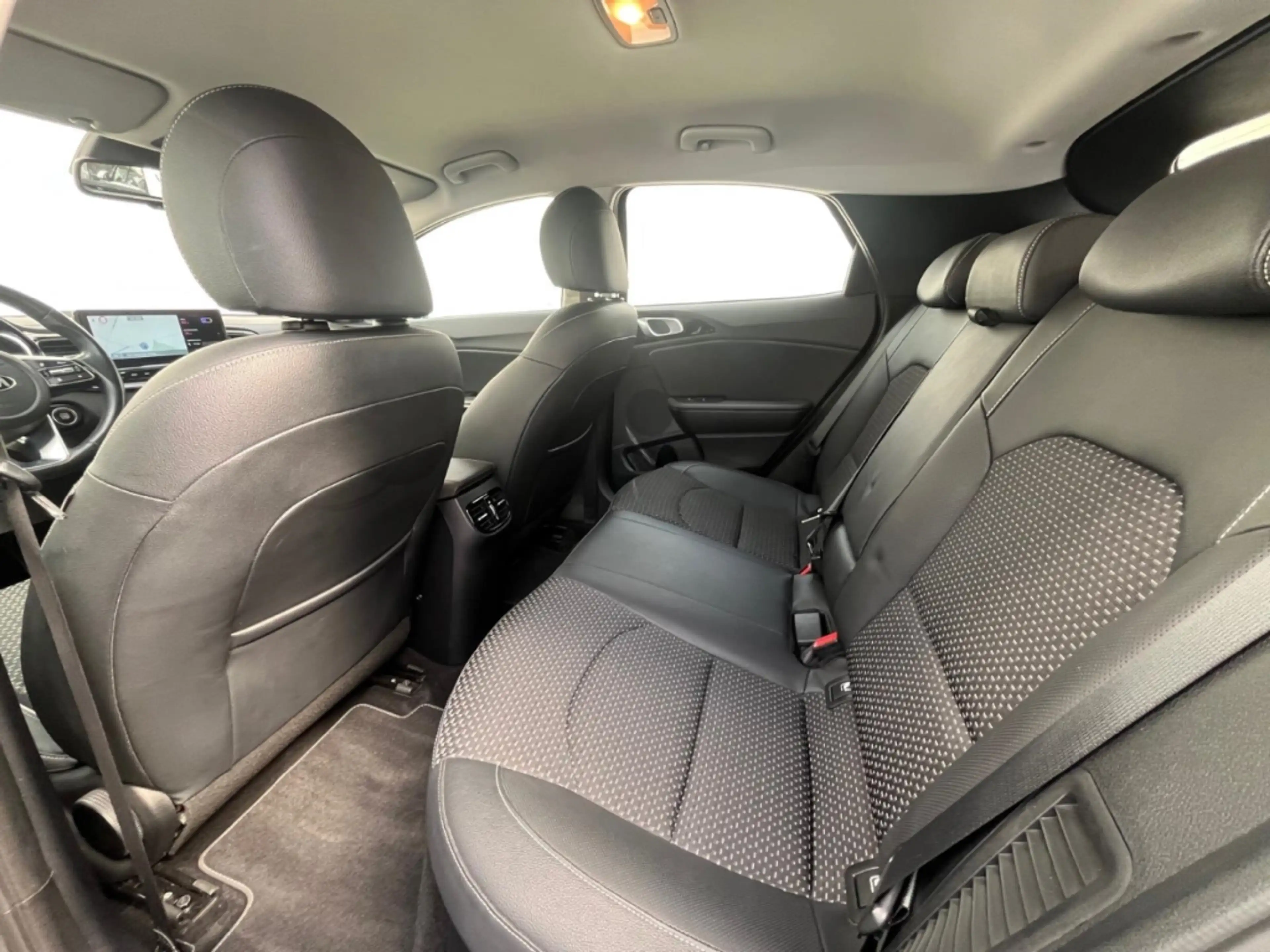 Kia XCeed Plug-in Hybrid KIA Spirit Plug-In Navi Digitales C — photo 12