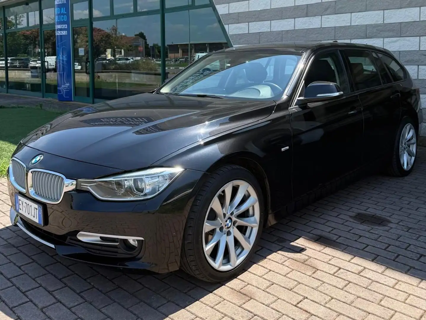 BMW 318 Serie 3F31 2012 Touring 318d Touring Business auto Nero - 2