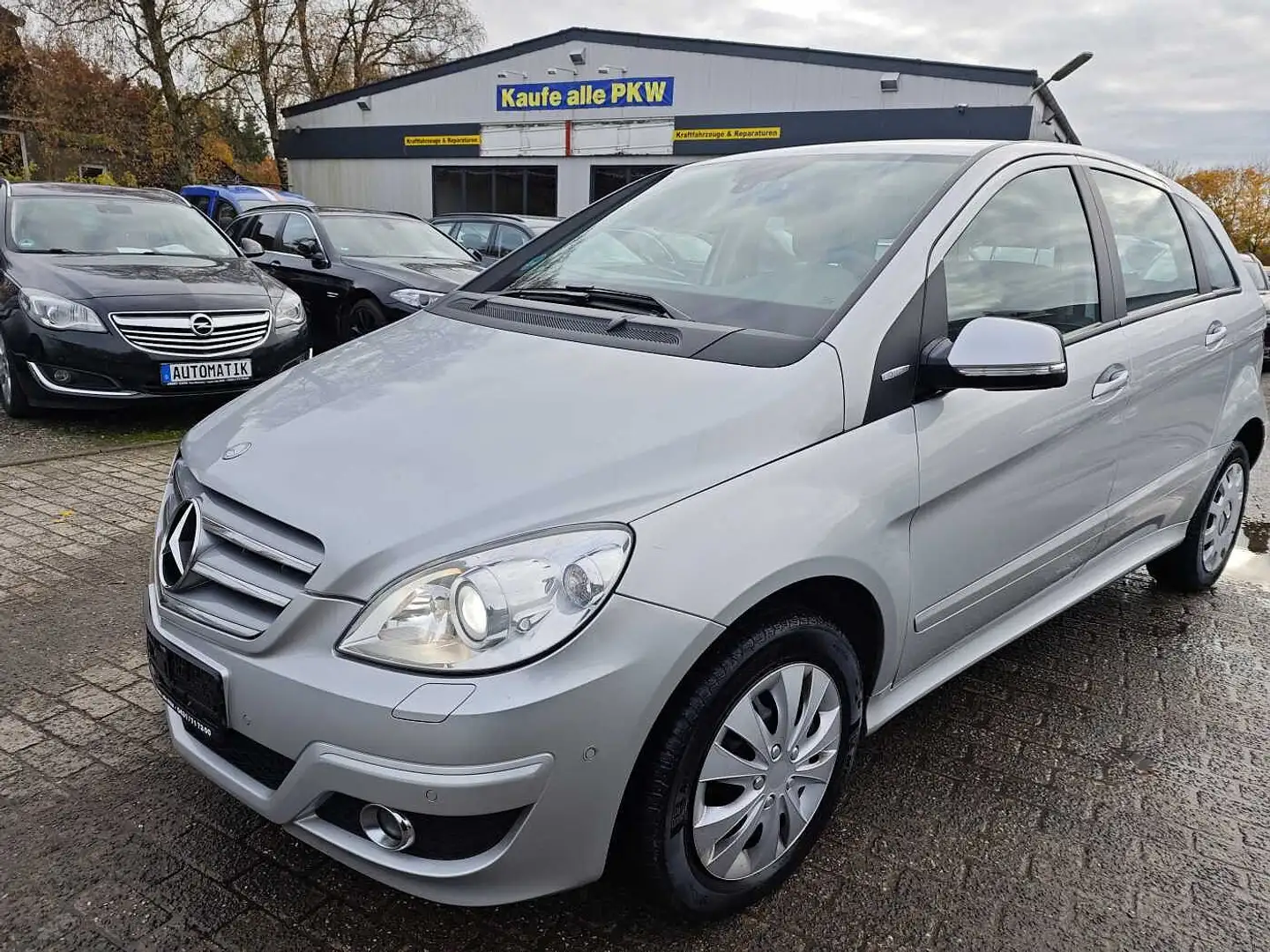 Mercedes-Benz B 180 NGT BlueEFFICIENCY Silber - 1