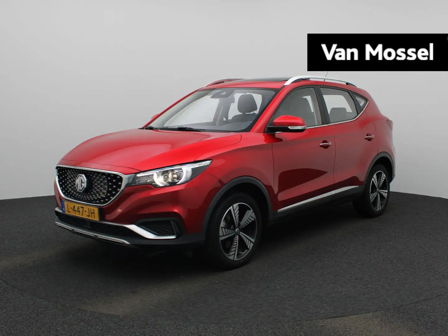 MG ZS EV Luxury 45 kWh | Panoramadak | Navi | Leder | Ap Rood - 1
