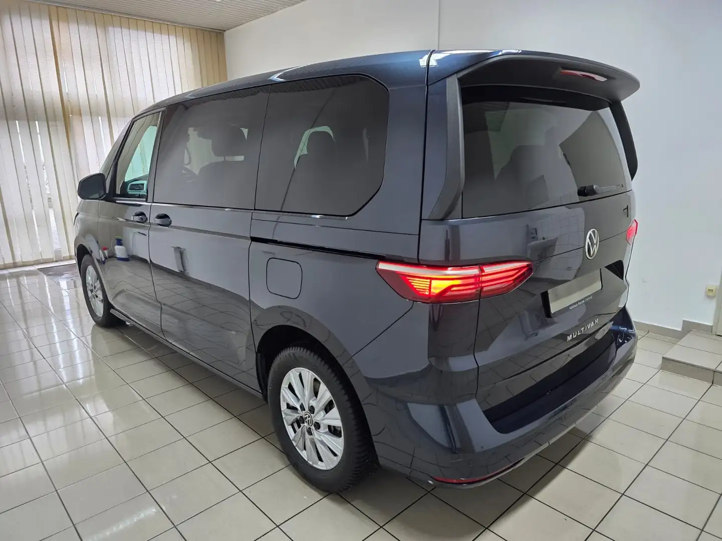 Volkswagen T7 Multivan 2.0 TDI LED Navi Virtual DAB+ 6 Sitze+Tisch AHK Blau - 2