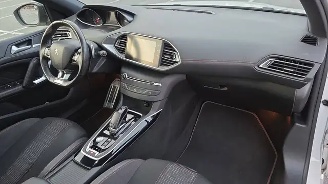 Peugeot 308 view 10