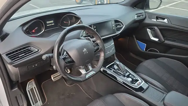 Peugeot 308 view 8