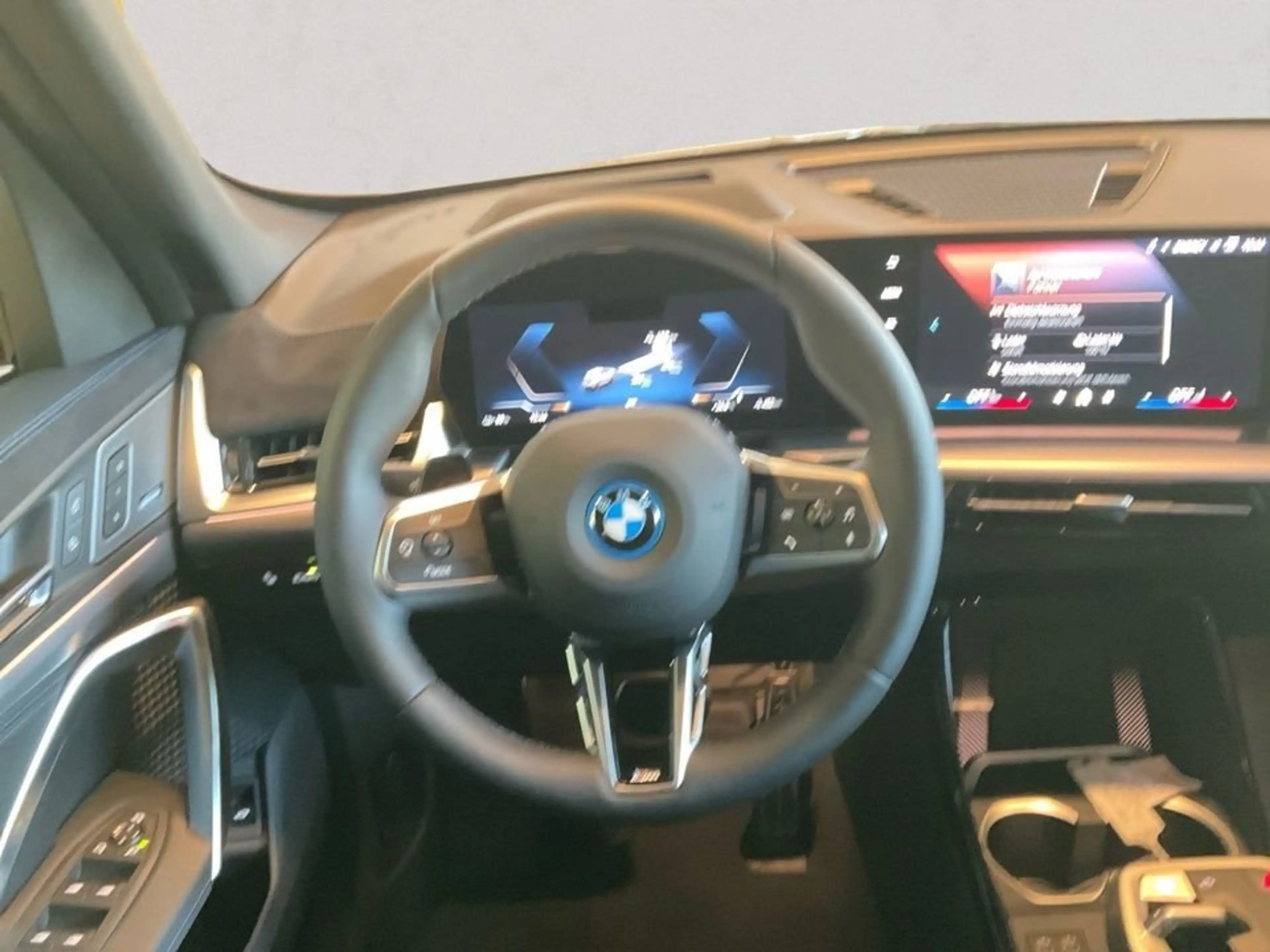 BMW iX1 eDrive20 M Sportpaket Pro UPE 66.260 EUR — photo 14