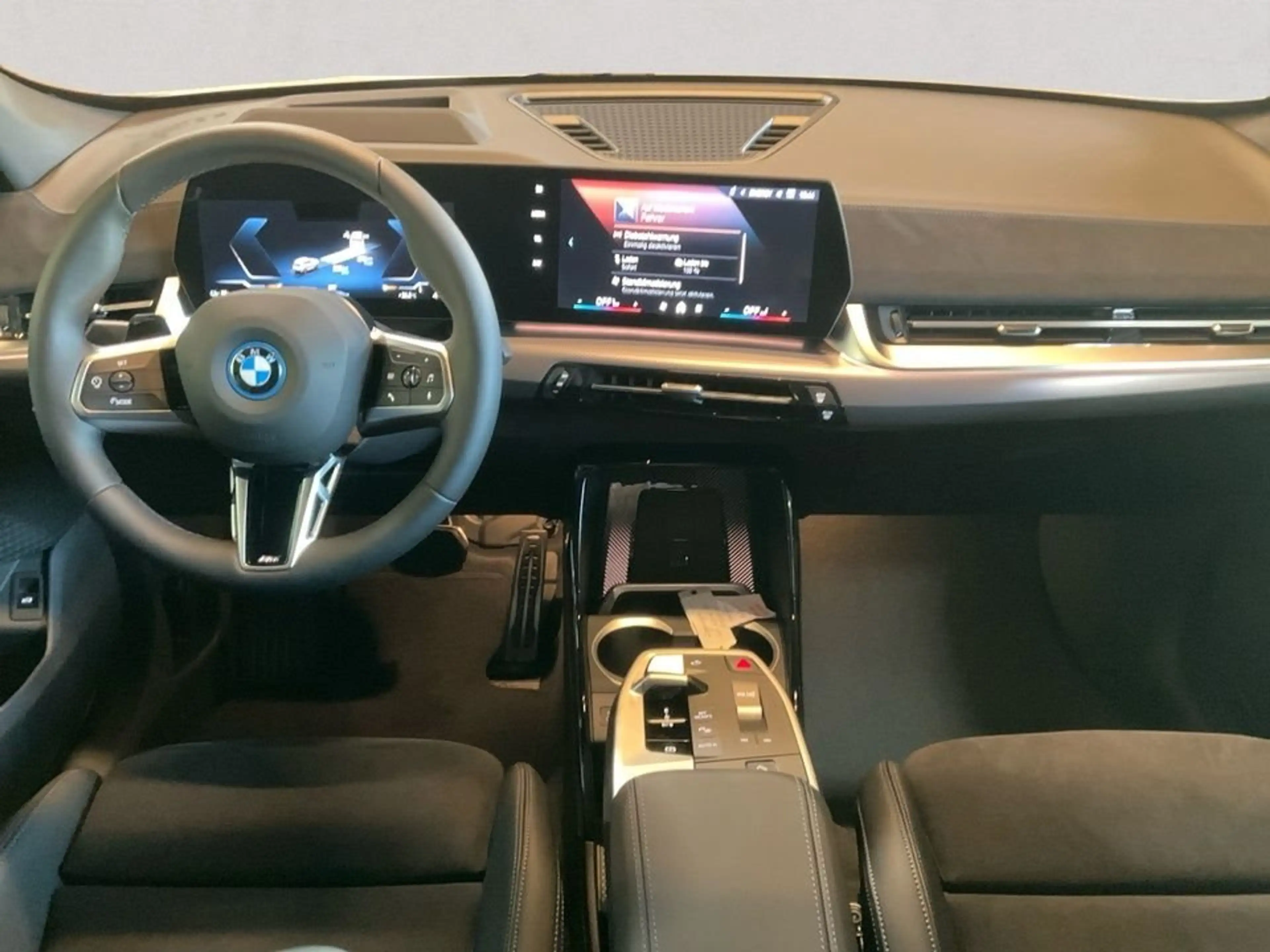 BMW iX1 eDrive20 M Sportpaket Pro UPE 66.260 EUR — photo 11