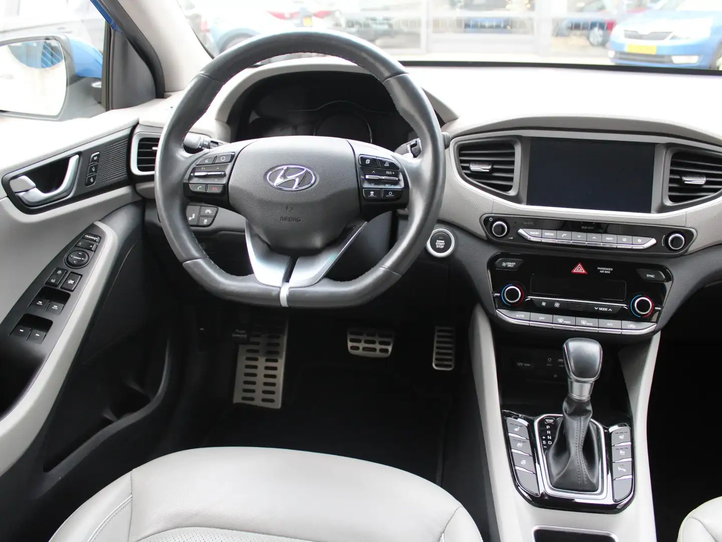 Hyundai IONIQ 1.6 GDi Comfort | NAVIGATIE | ACHTERUITRIJCAMERA | Kék - 2