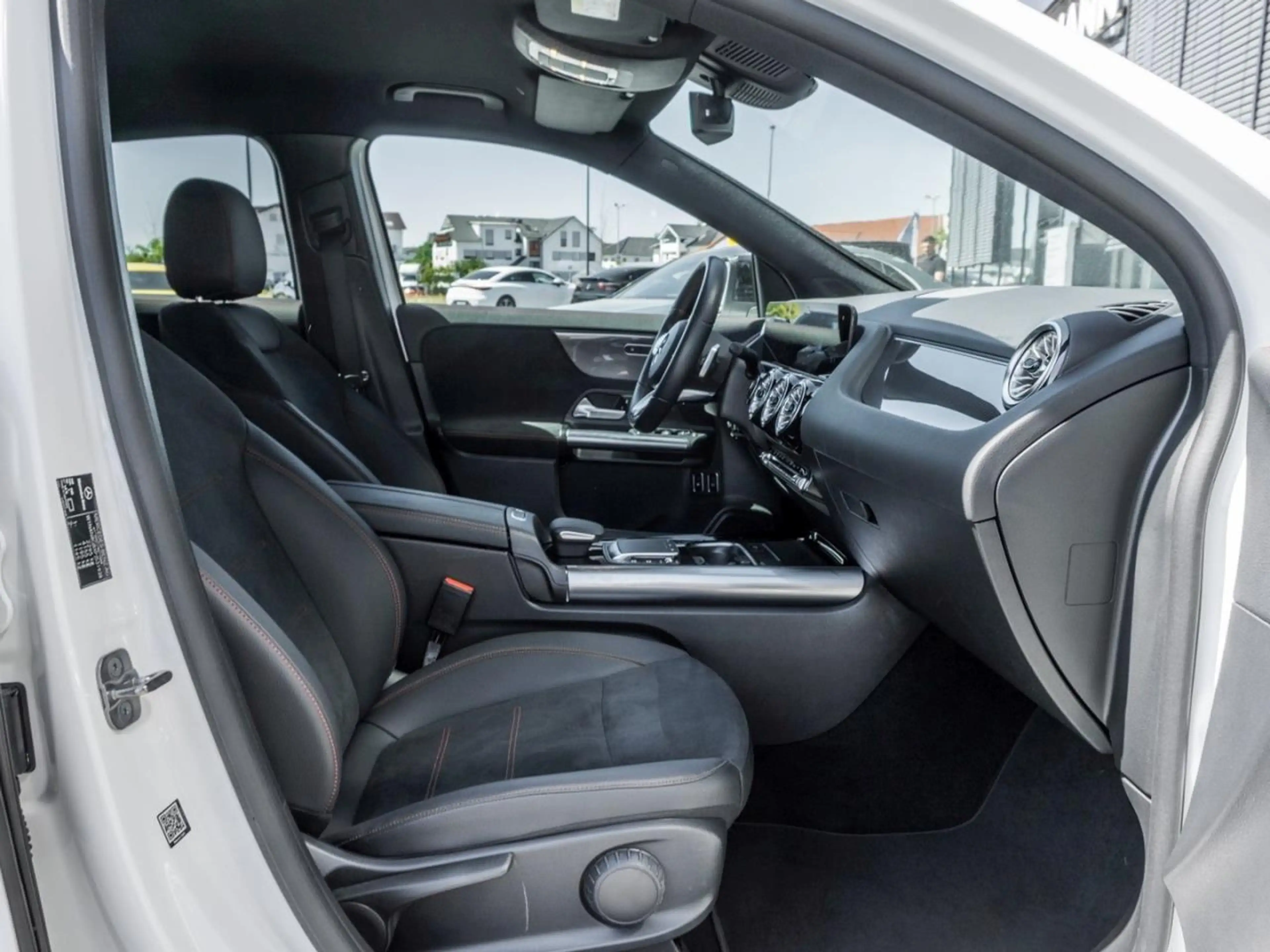 Mercedes-Benz GLA 250 e AMG Night MBUXNavi+ Kamera Easy-Pack — photo 9