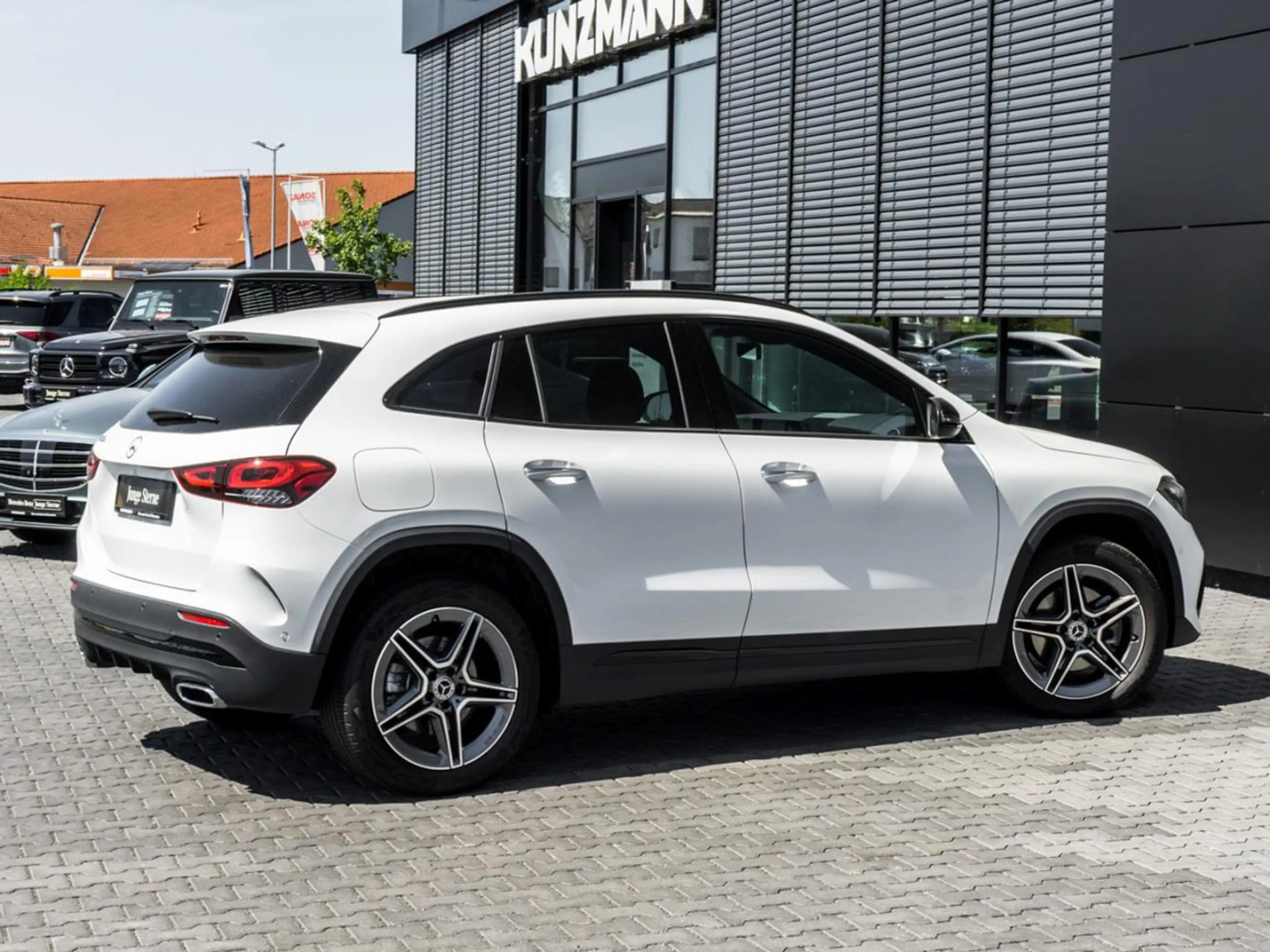 Mercedes-Benz GLA 250 e AMG Night MBUXNavi+ Kamera Easy-Pack — photo 3