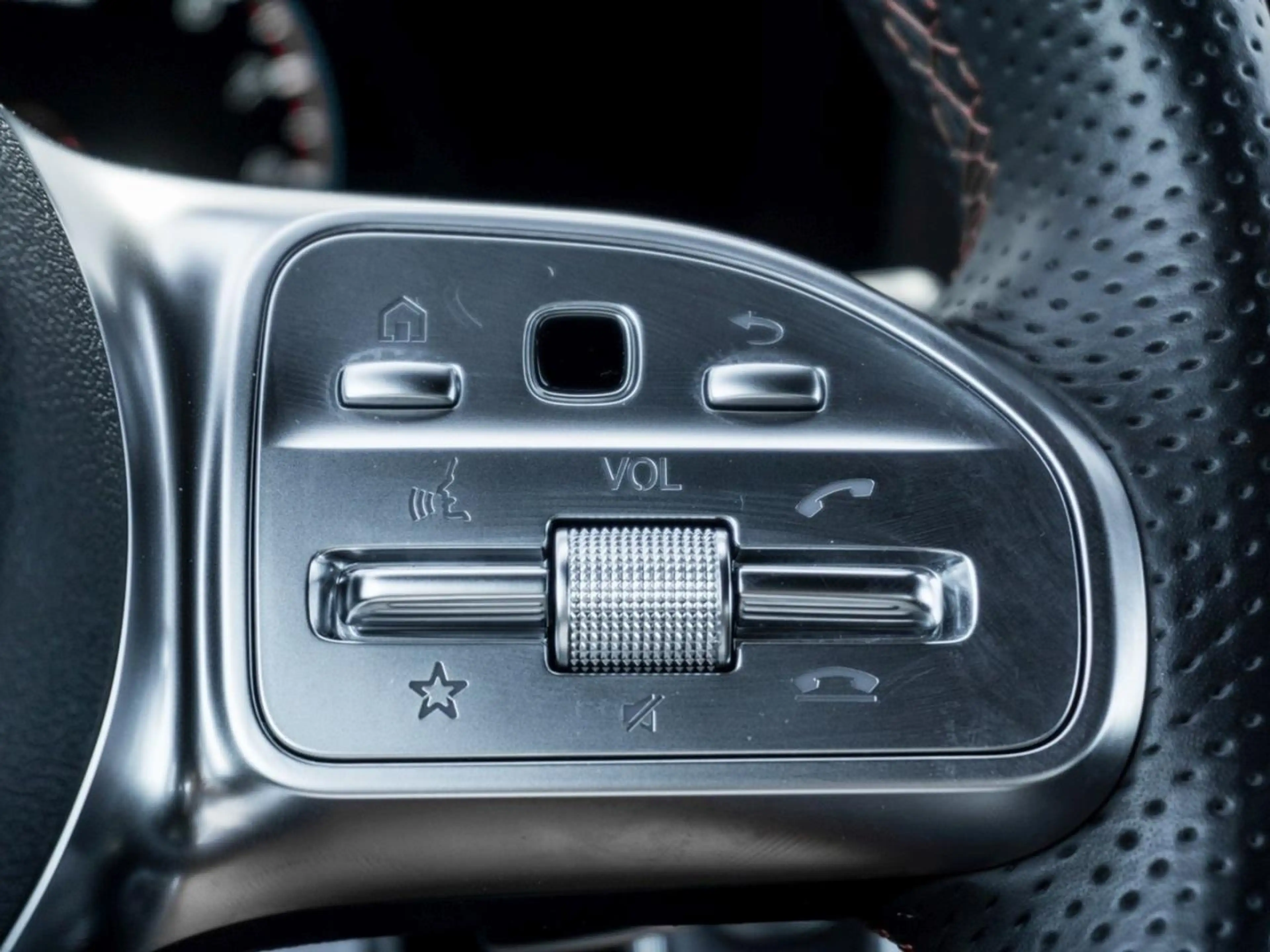 Mercedes-Benz GLA 250 e AMG Night MBUXNavi+ Kamera Easy-Pack — photo 10