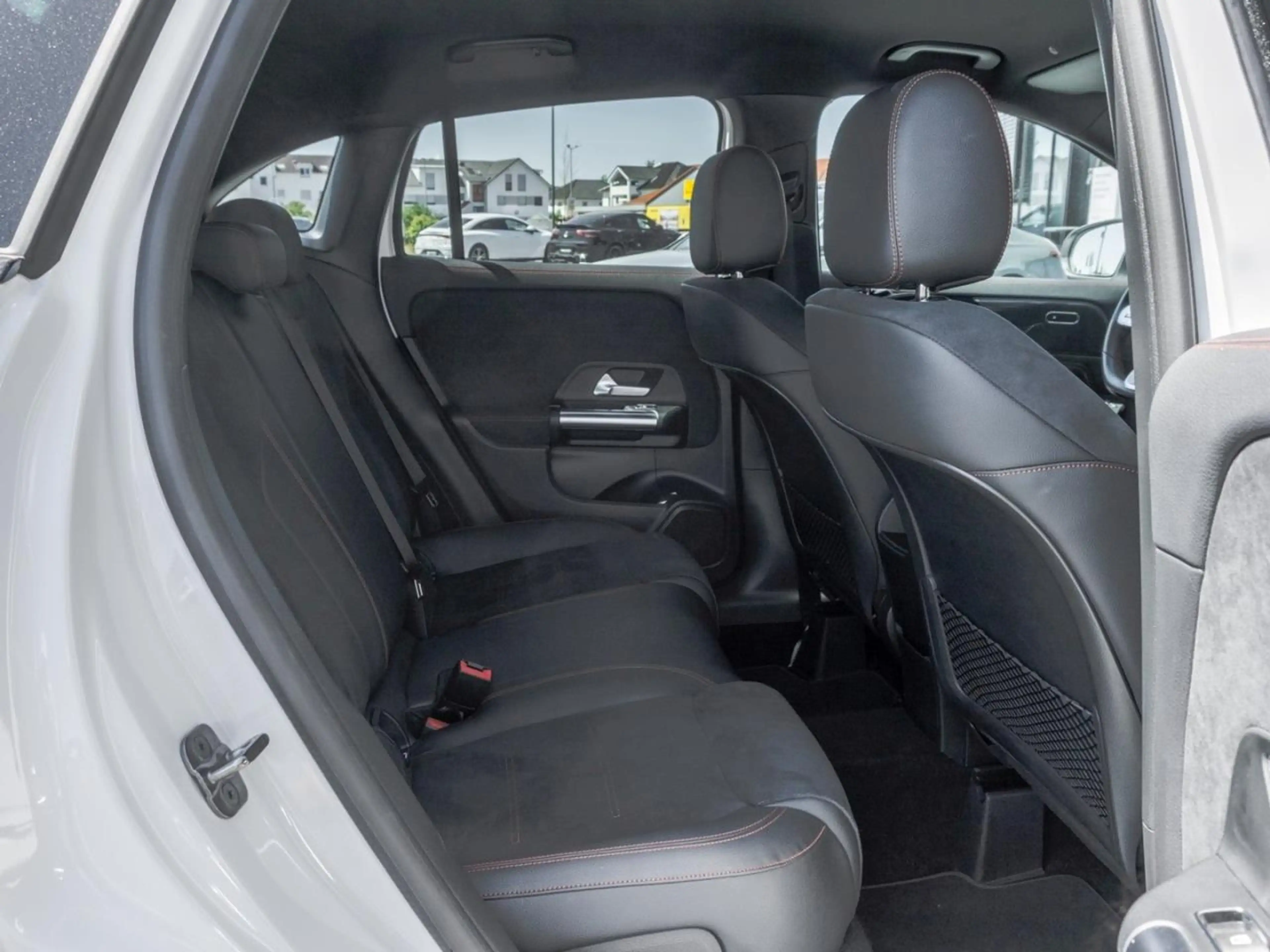 Mercedes-Benz GLA 250 e AMG Night MBUXNavi+ Kamera Easy-Pack — photo 11