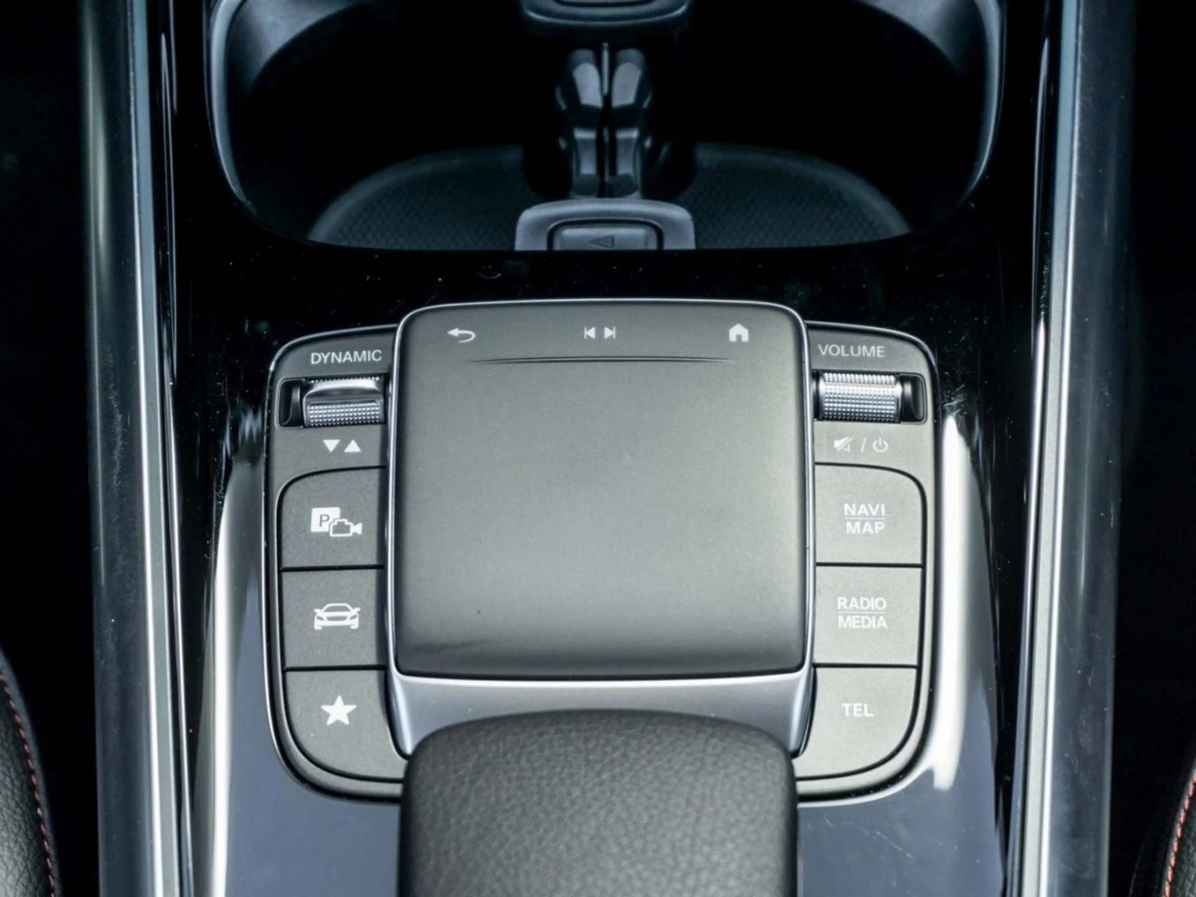 Mercedes-Benz GLA 250 e AMG Night MBUXNavi+ Kamera Easy-Pack — photo 15