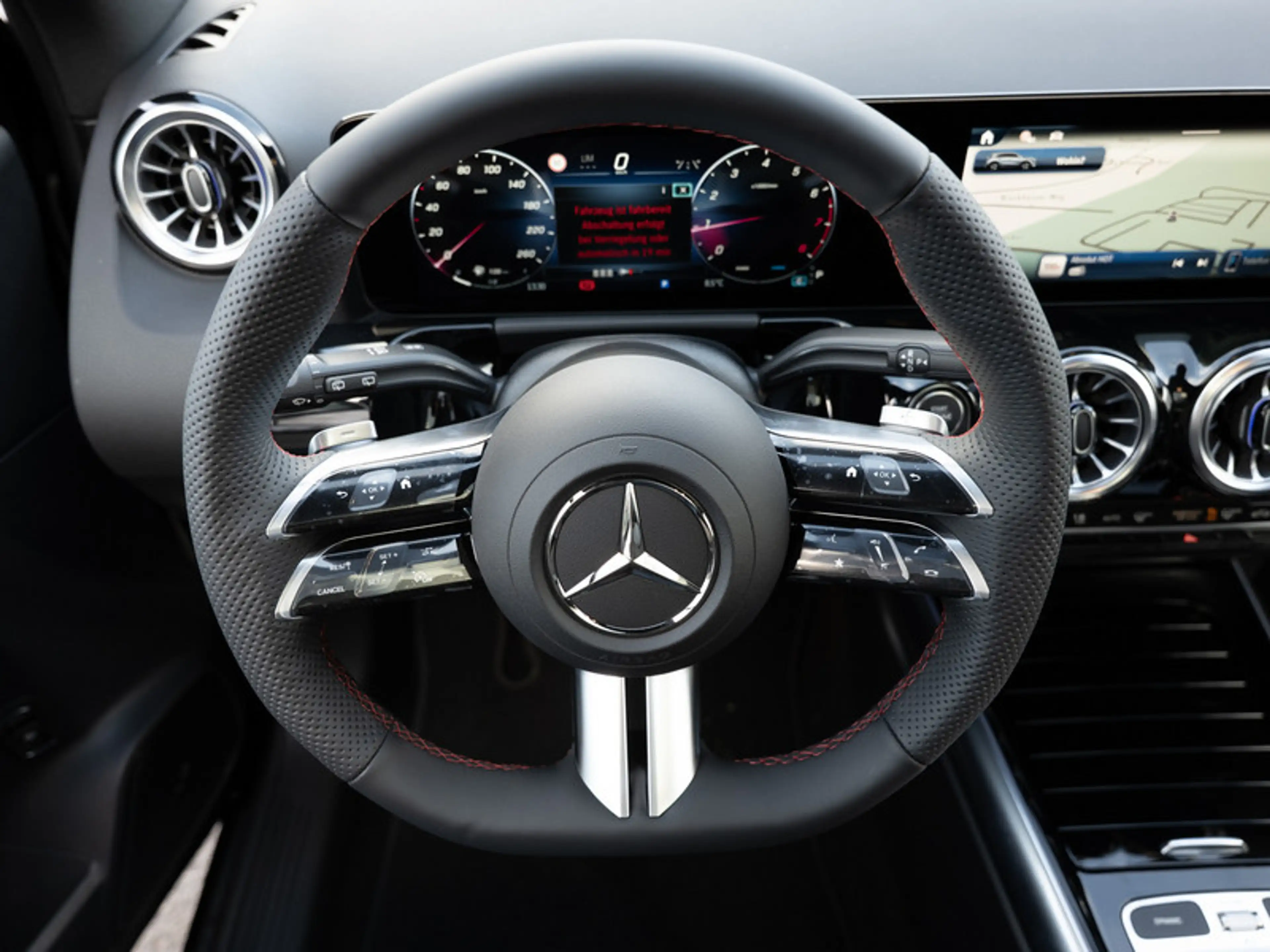 Mercedes-Benz GLA 200 AMG-Sport/MLB/Pano/Night/AHK/Distr/Sound — photo 10