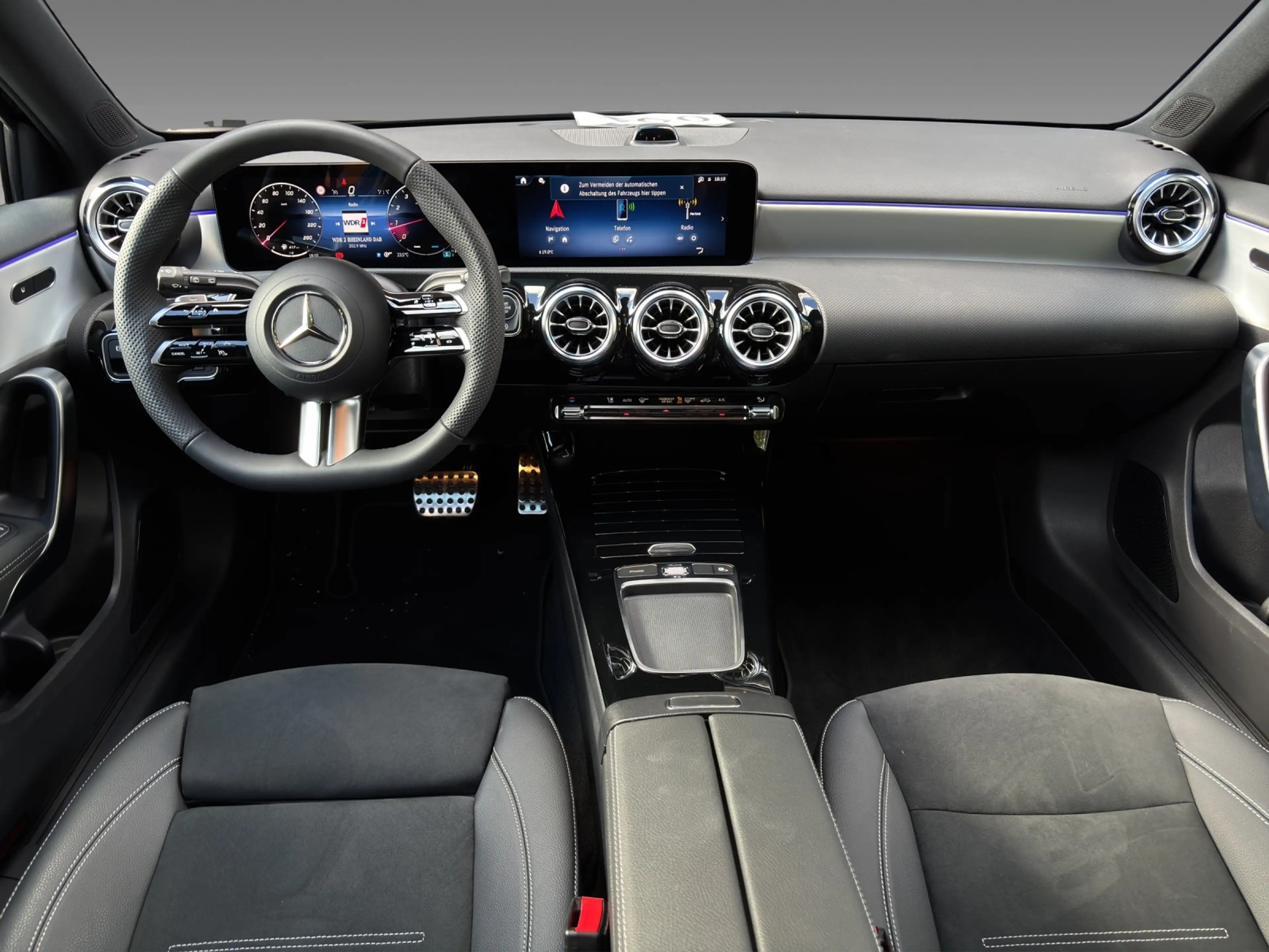 Mercedes-Benz A 220 4M AMG Adv Plus Mulitbeam Pano Night — photo 14