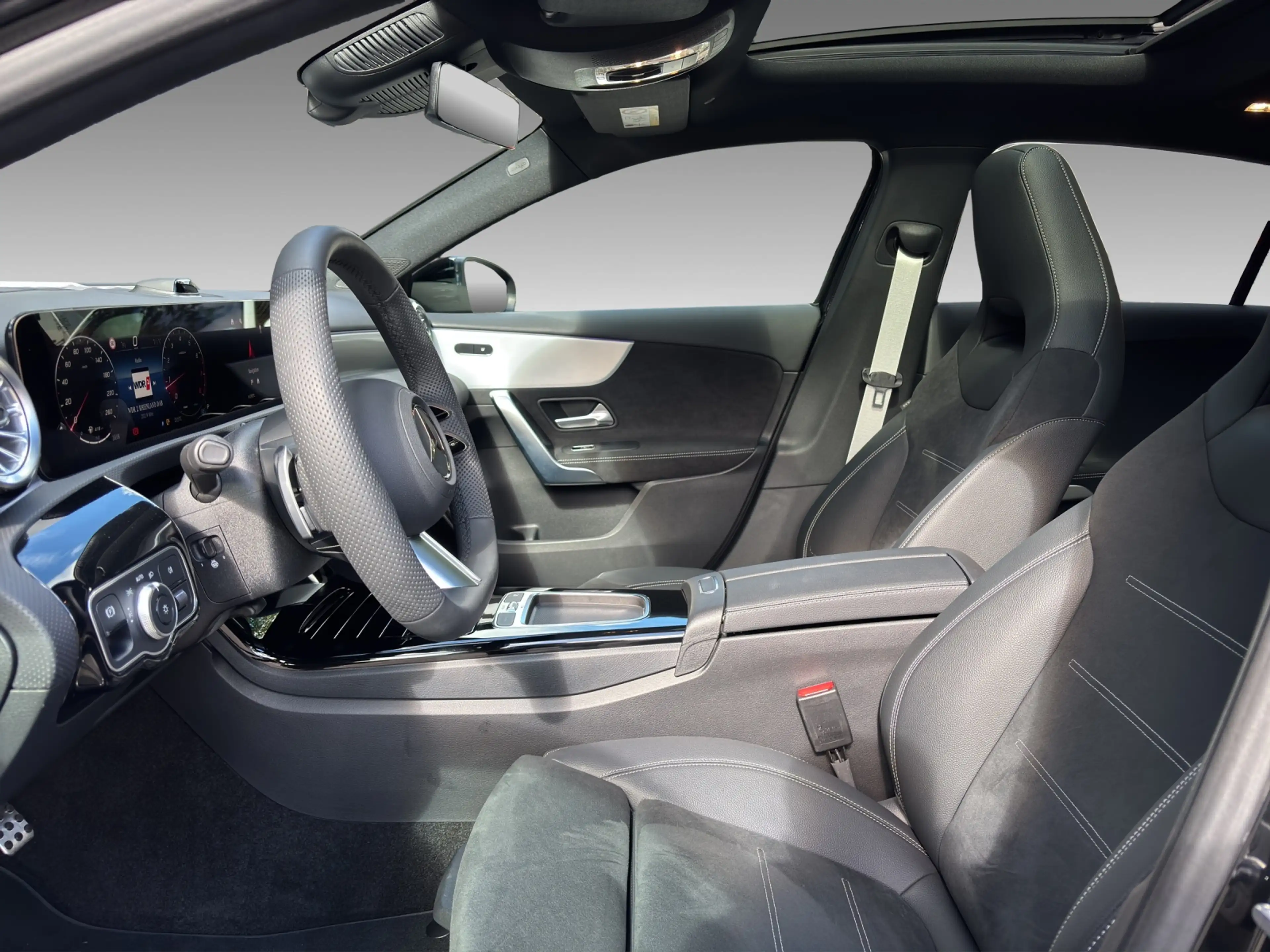 Mercedes-Benz A 220 4M AMG Adv Plus Mulitbeam Pano Night — photo 8