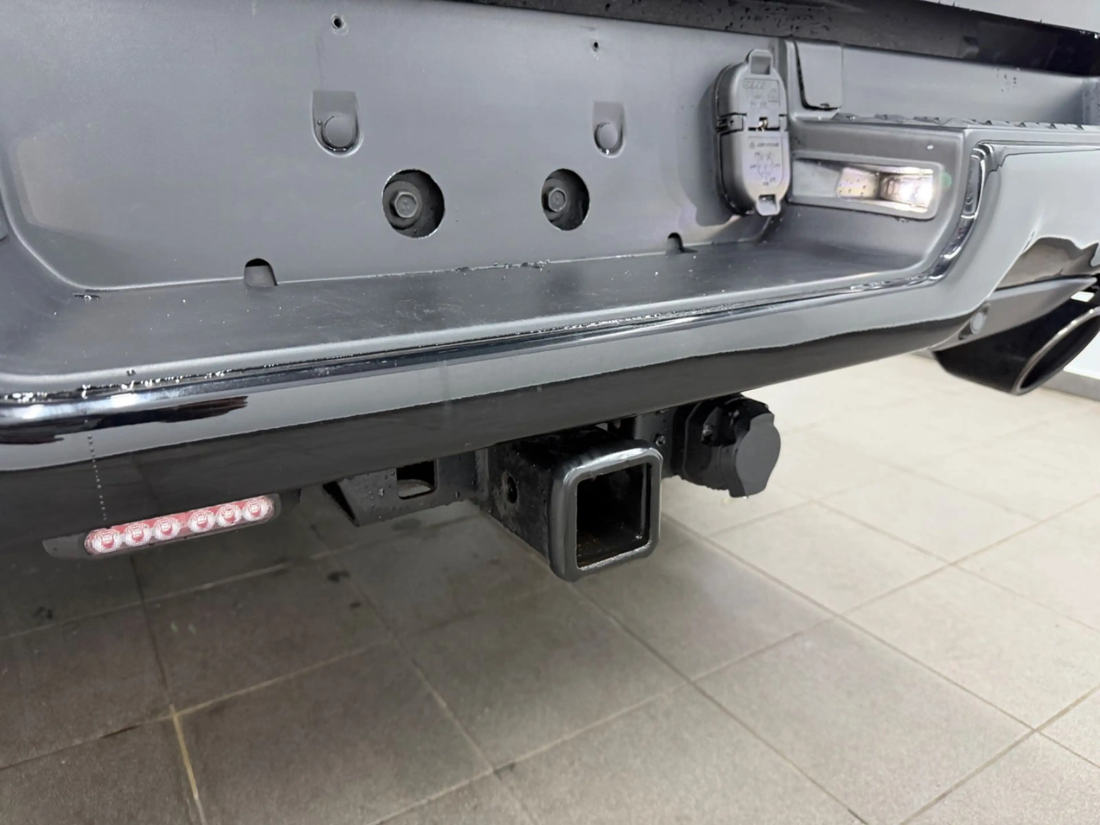 Dodge RAM 1500 5.7 V8 4X4 BigH QuadC*Lv2*Night Edition — photo 9