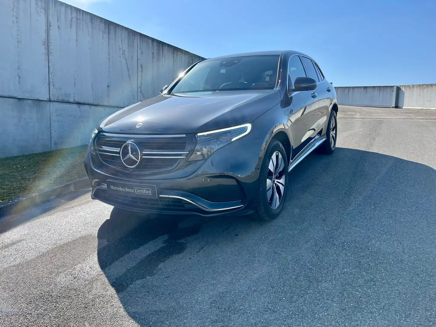 Mercedes-Benz EQC 400 80 kWh 4-Matic Noir - 1