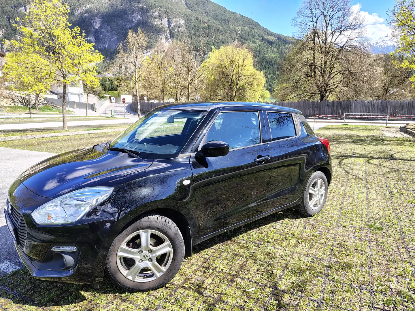 Suzuki Swift Swift 1,2 DualJet Shine Shine Schwarz - 1