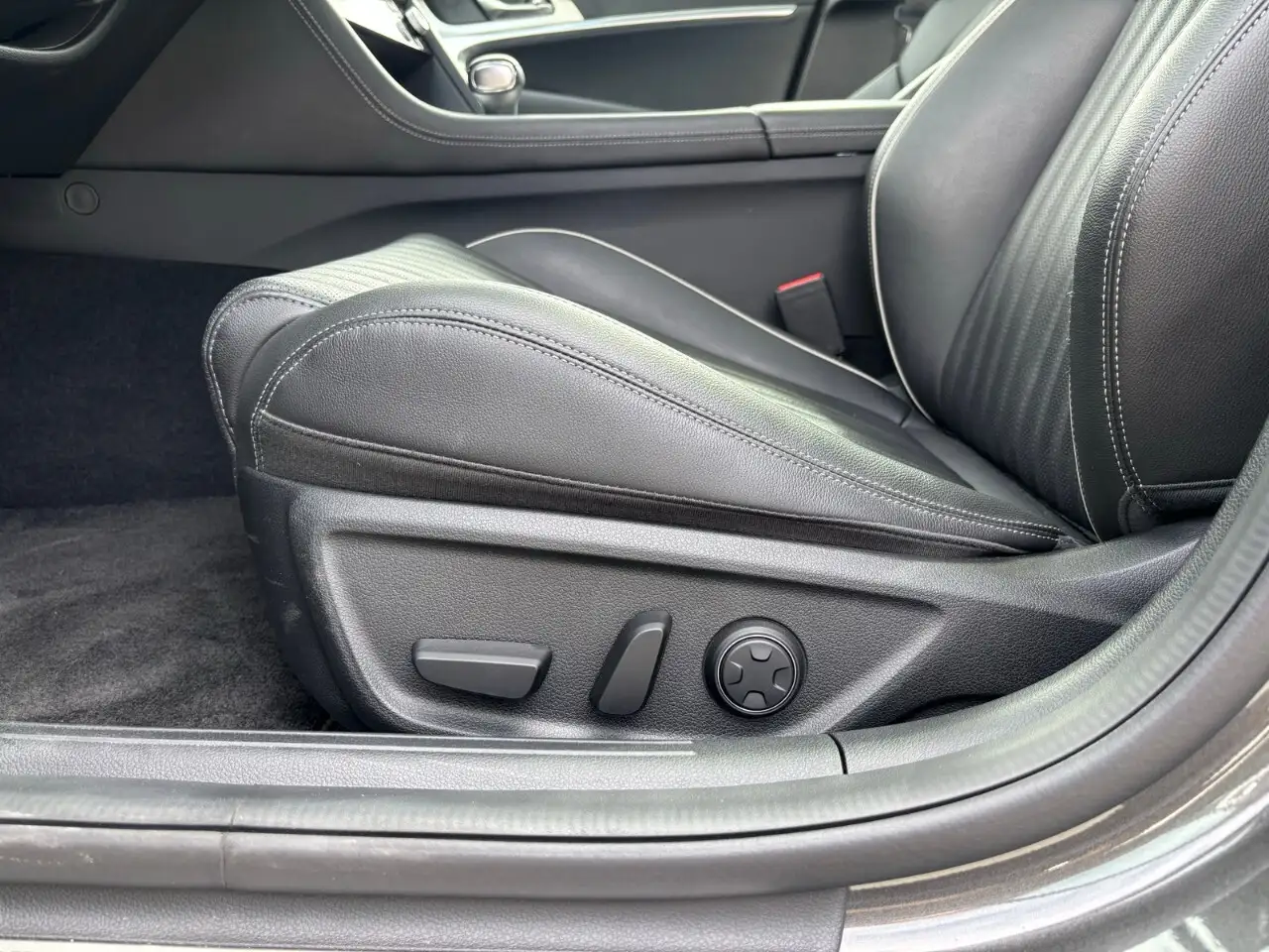 Genesis G70 снимка Genesis G70