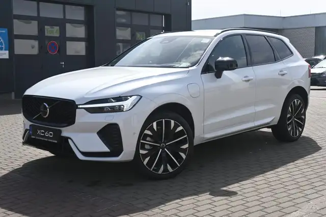 Volvo XC60 main image