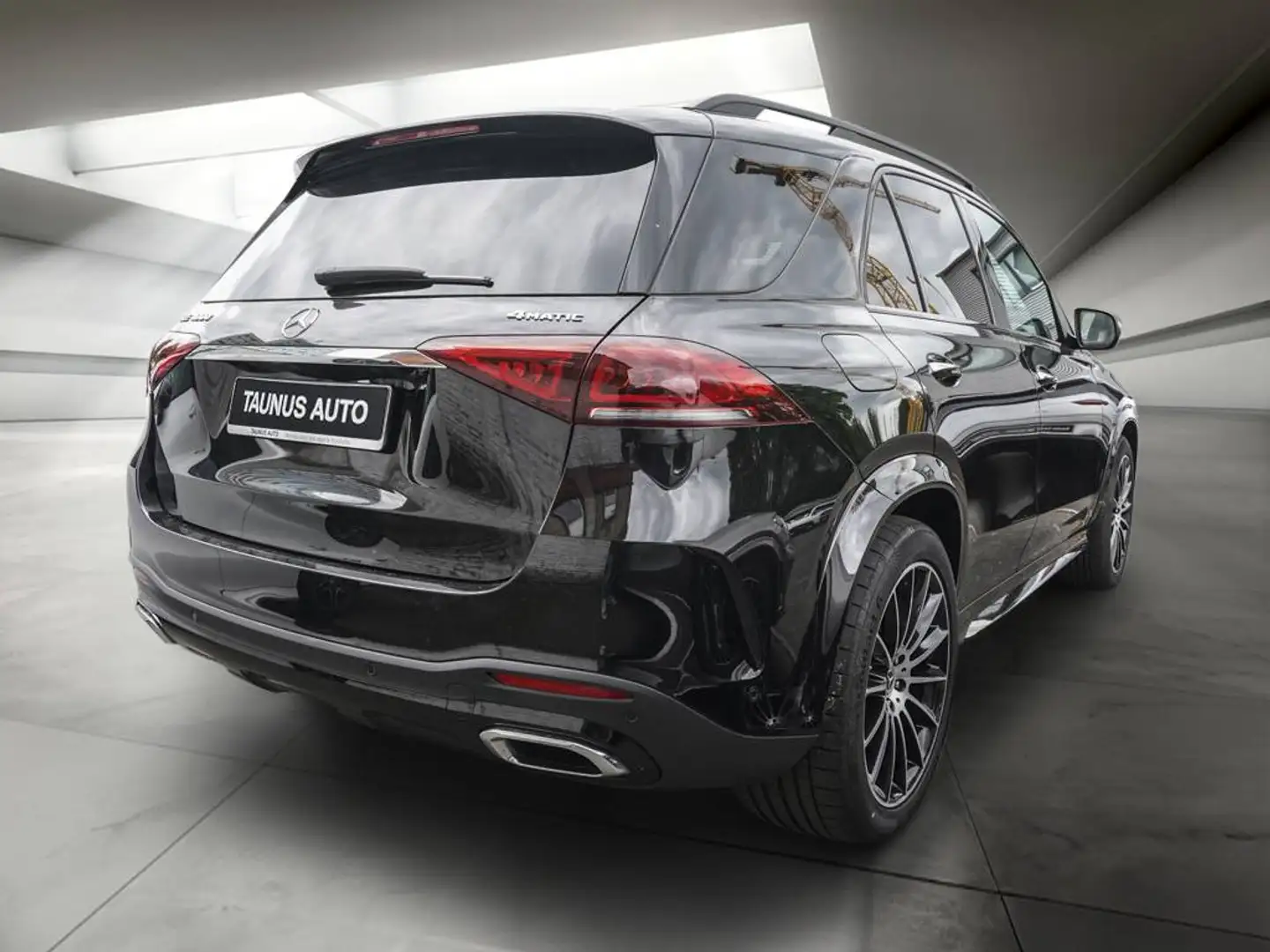 Mercedes-Benz GLE 400 d 4M AMG-LINE PANO STH. SITZKL. DISTRONIC AHK Zwart - 2