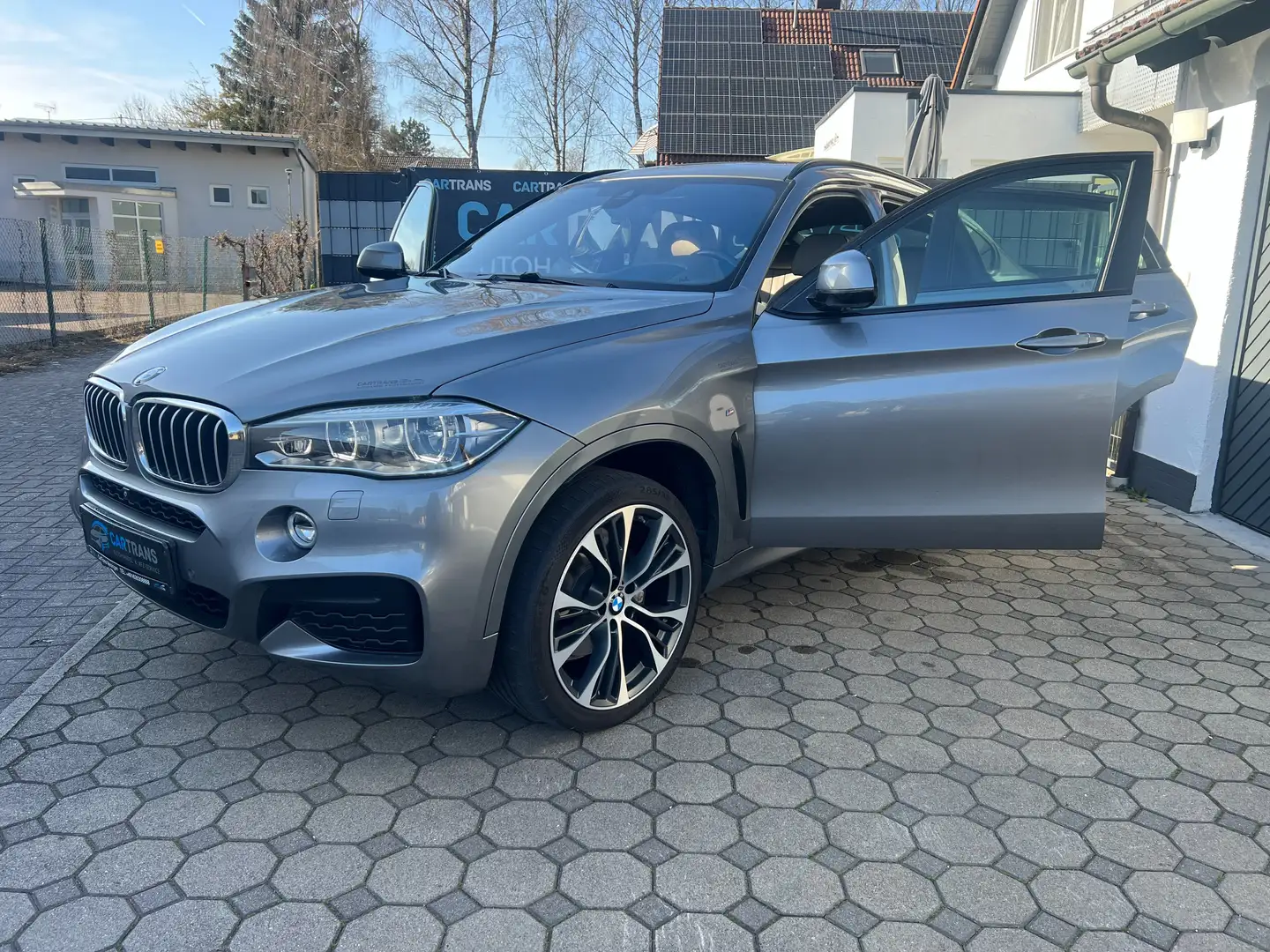BMW X6 xDrive 40d + LED +LEDER +HUD+ AHK + 0%FINANZIERUNG Grau - 1