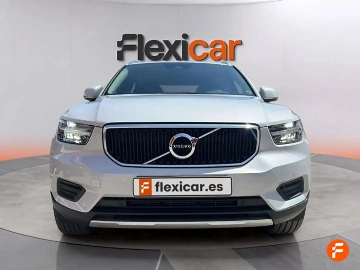 Volvo XC40 T2 Momentum Pro Blanco - 2