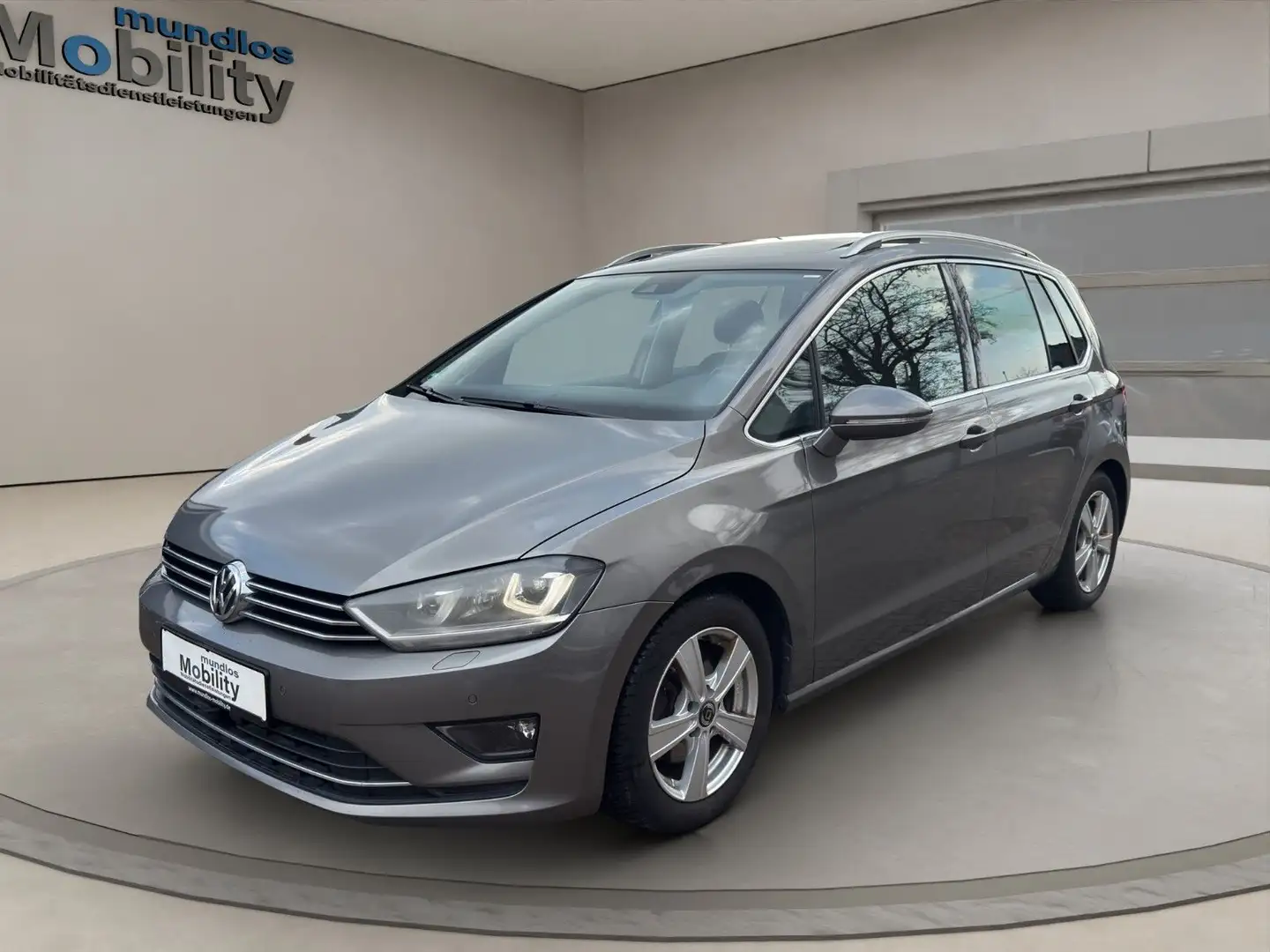 Volkswagen Golf Sportsvan VII Highline R-Line Pano ACC Grijs - 1