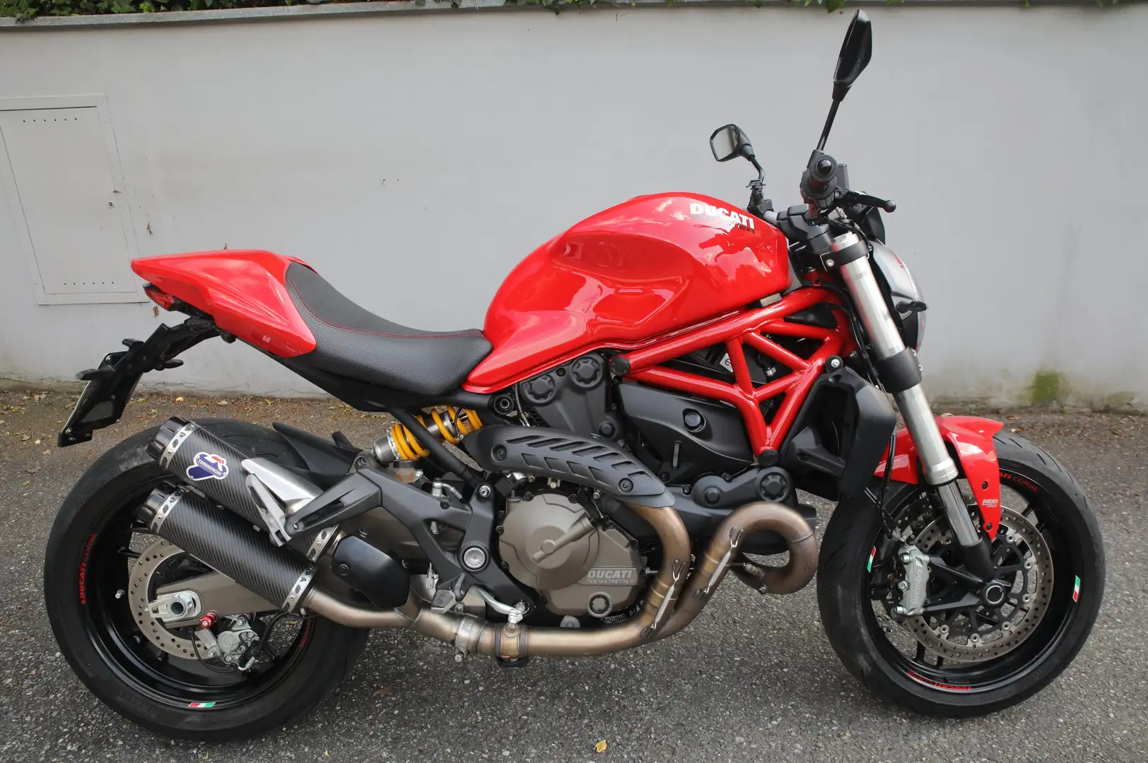 Ducati Monster 821 Red Rosso - 1