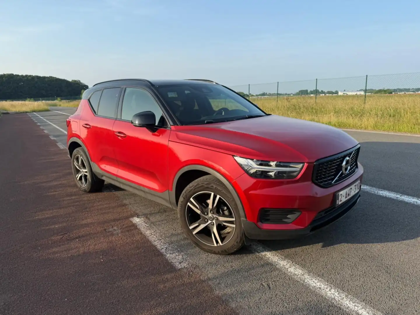 Volvo XC40 XC40 T3 Geartronic RDesign Rood - 1