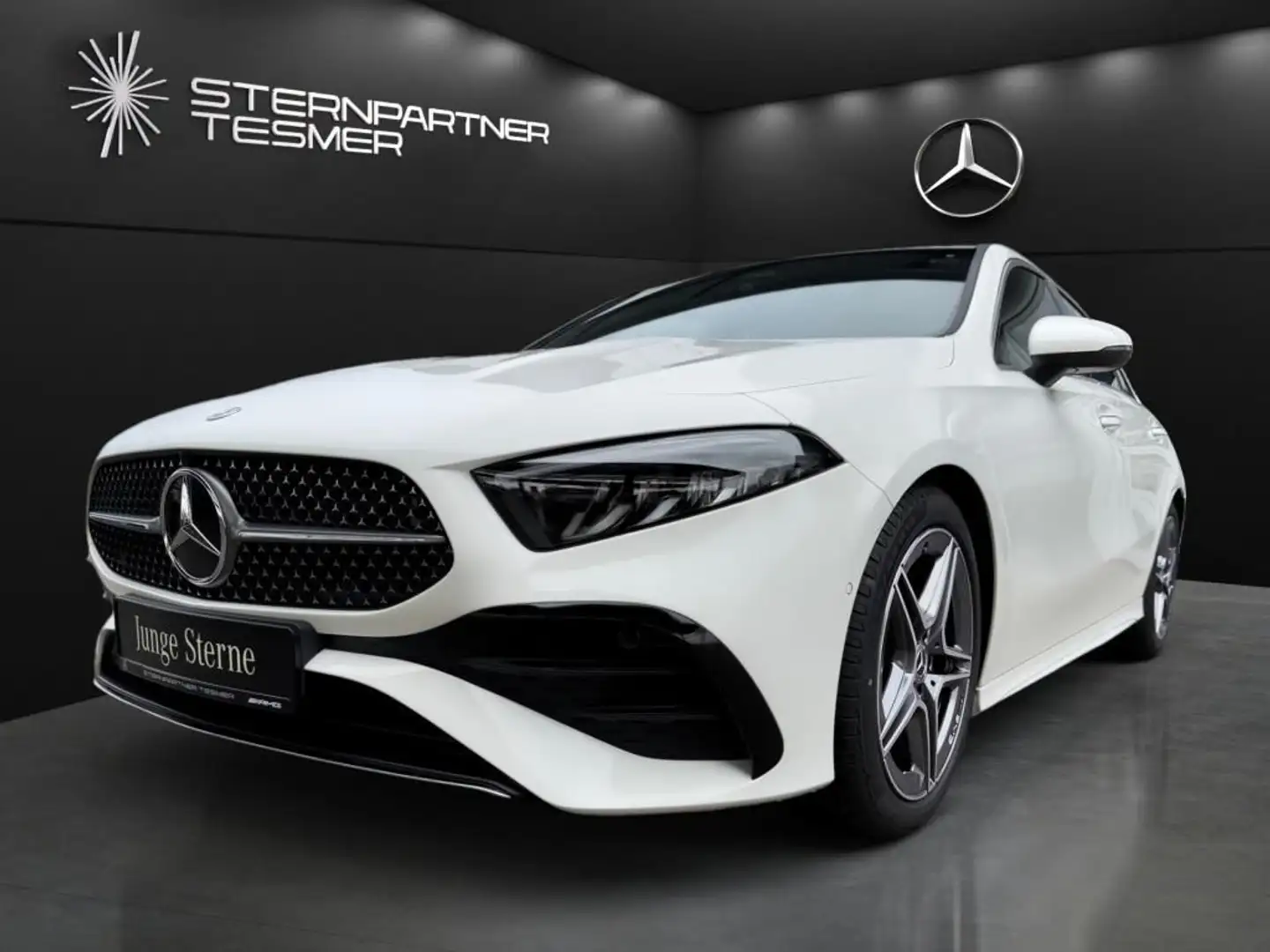 Mercedes-Benz A 200 AMG, Winter-P, Pano-D, R-Kamera CarPlay Bianco - 1