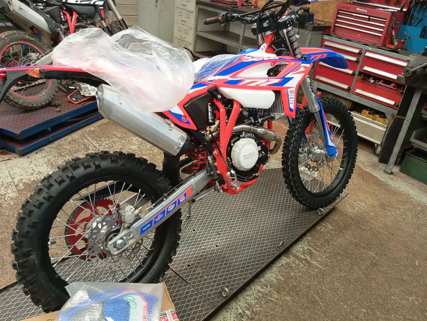 Beta RR 125 LC R 2025 E5+ Enduro blau neu eingetroffen Azul - 2
