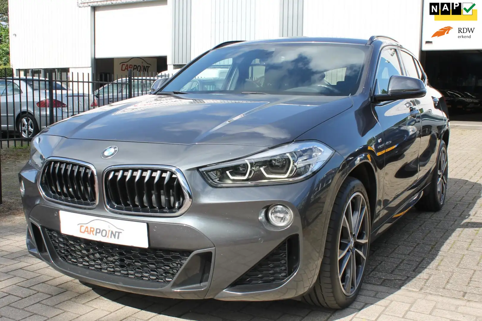 BMW X2 SDrive20i High Executive M Pakket Leer Navi Clima Grijs - 1