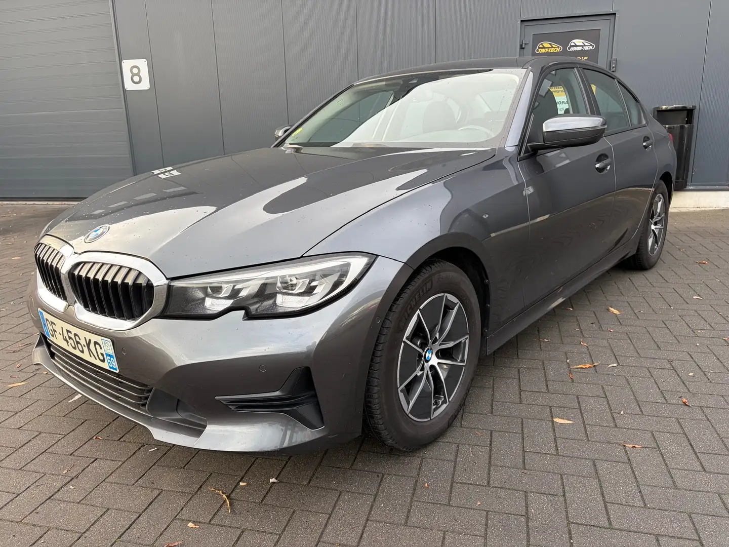 BMW 318 d 16900 HTVA/1ERmain/NAV/BVA/PDC Grijs - 1