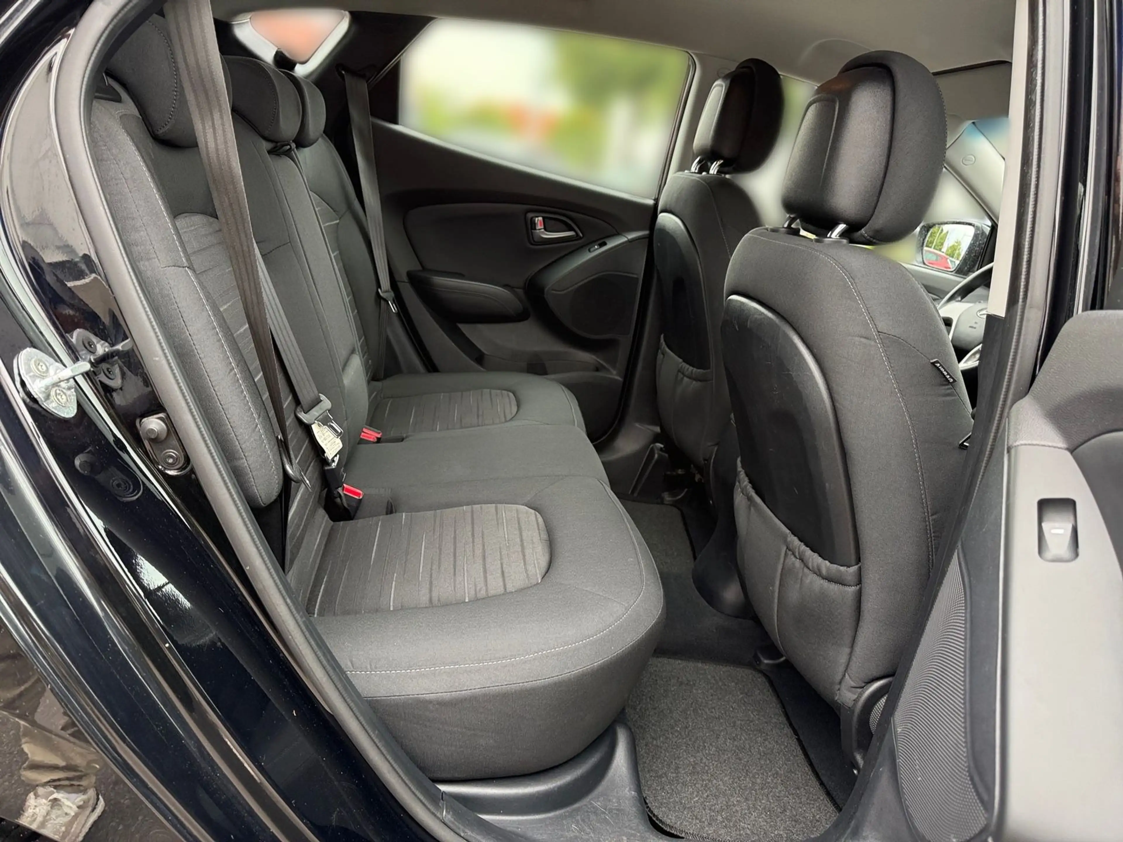 Hyundai iX35 1.6 Classic 2WD Klima PDC USB AUX — photo 13