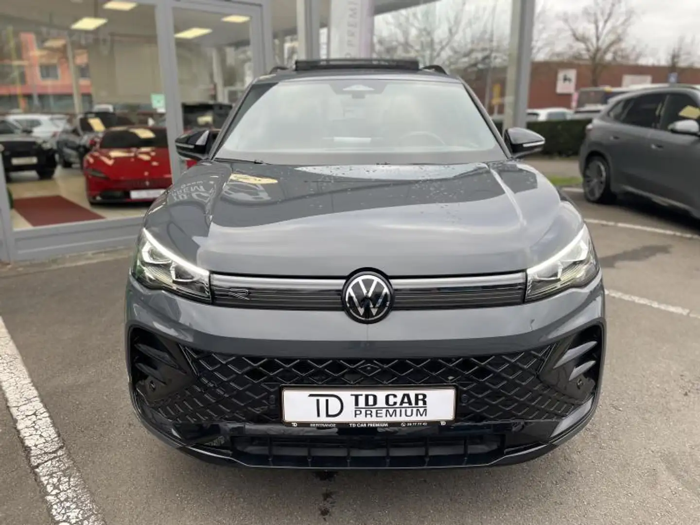 Volkswagen Tiguan 2.0 TDI DSG 4Motion R-LINE Gris - 2