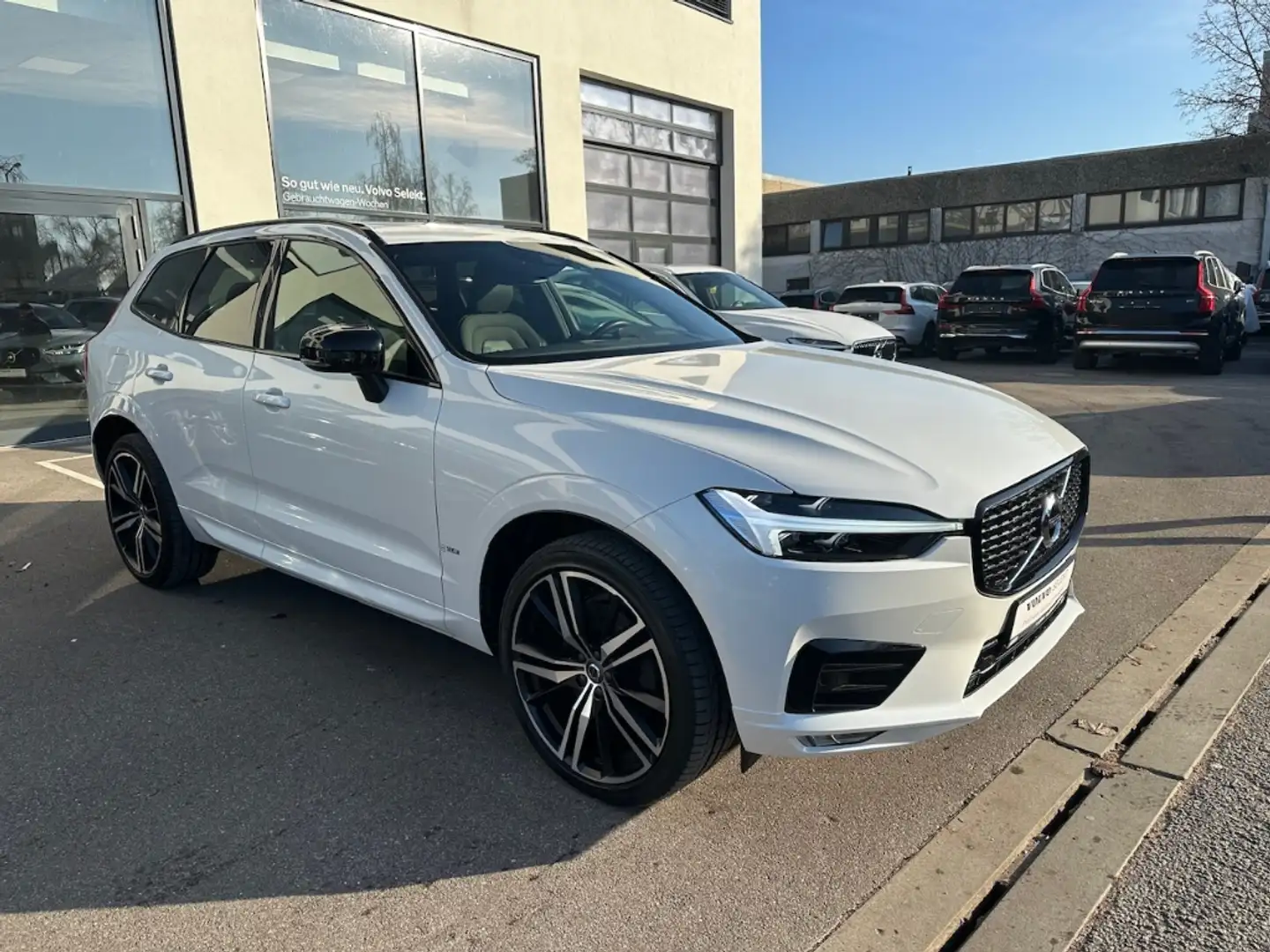 Volvo XC60 R Design AWD B5 Diesel EU6d Allrad AHK Navi digita Weiß - 2