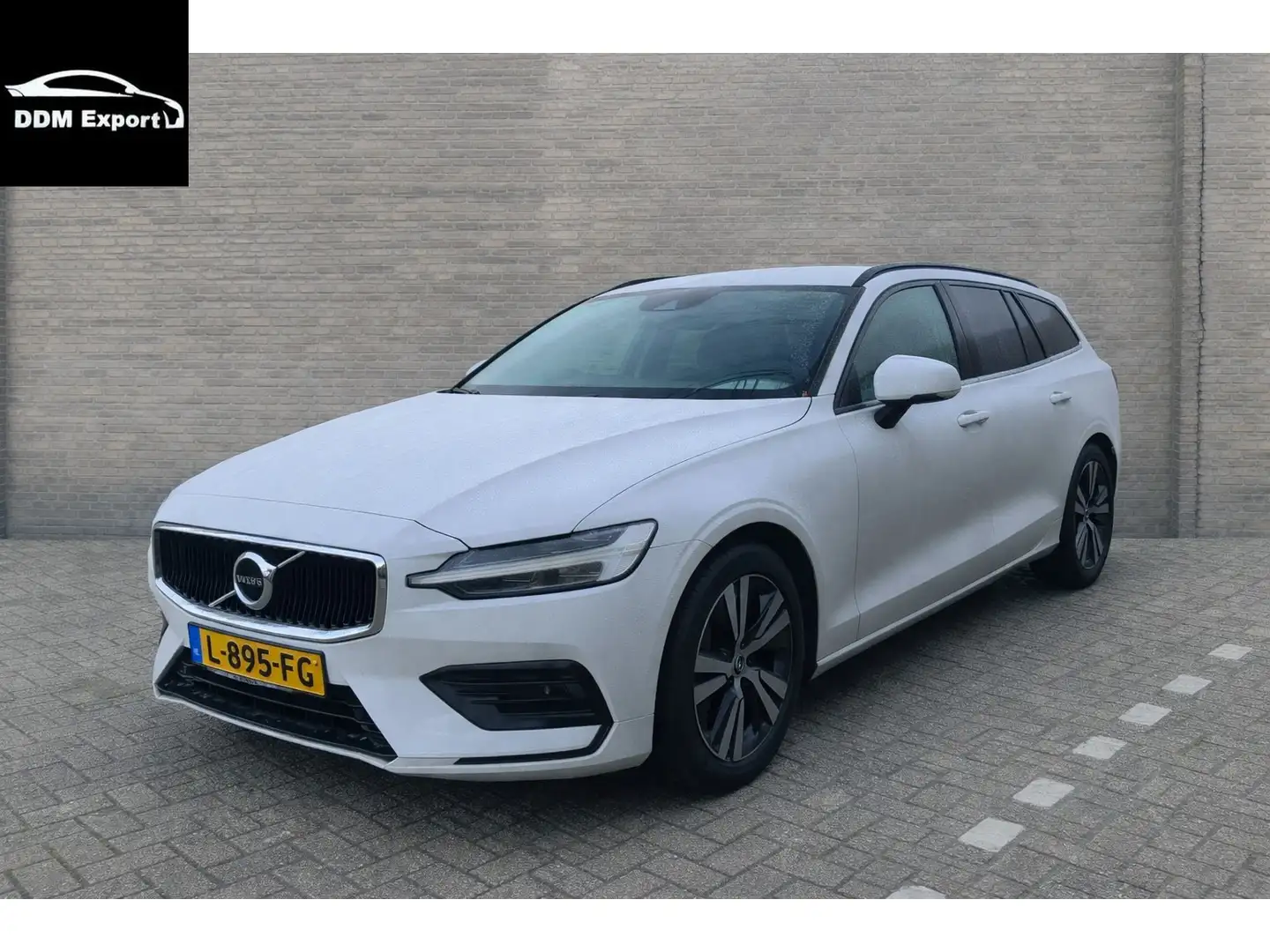 Volvo V60 2.0 B3 Momentum Advantage | Navi | Weiß - 1