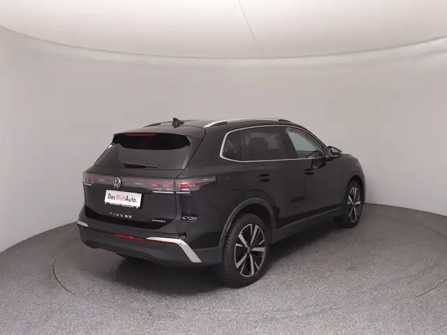 Volkswagen Tiguan view 4