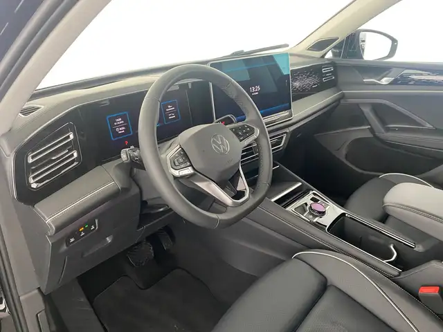 Volkswagen Tiguan view 8