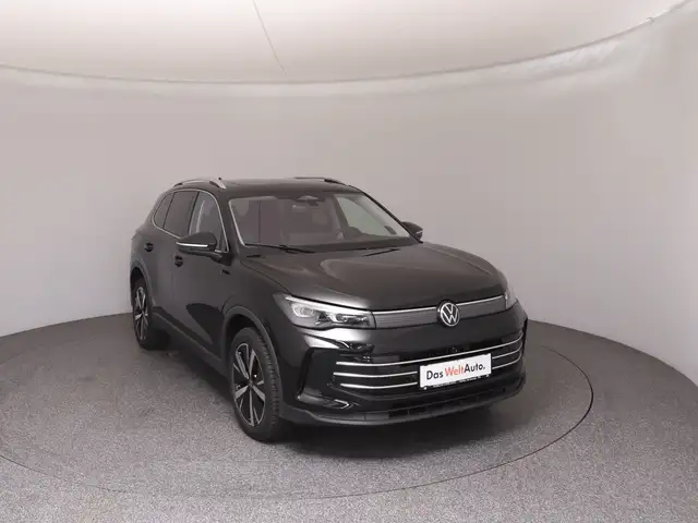 Volkswagen Tiguan view 2