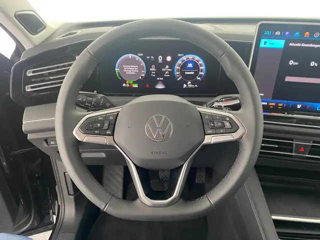 Volkswagen Tiguan view 12