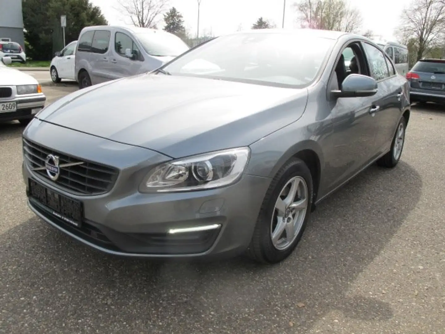 Volvo S60 Kinetic Gris - 1