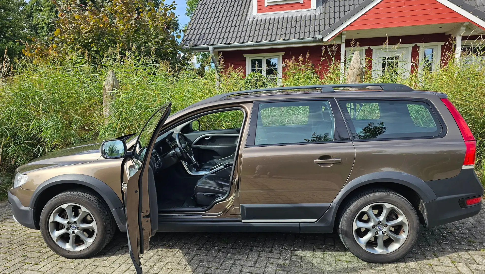 Volvo XC70 D4 Geartronic Black Edition Gold - 2