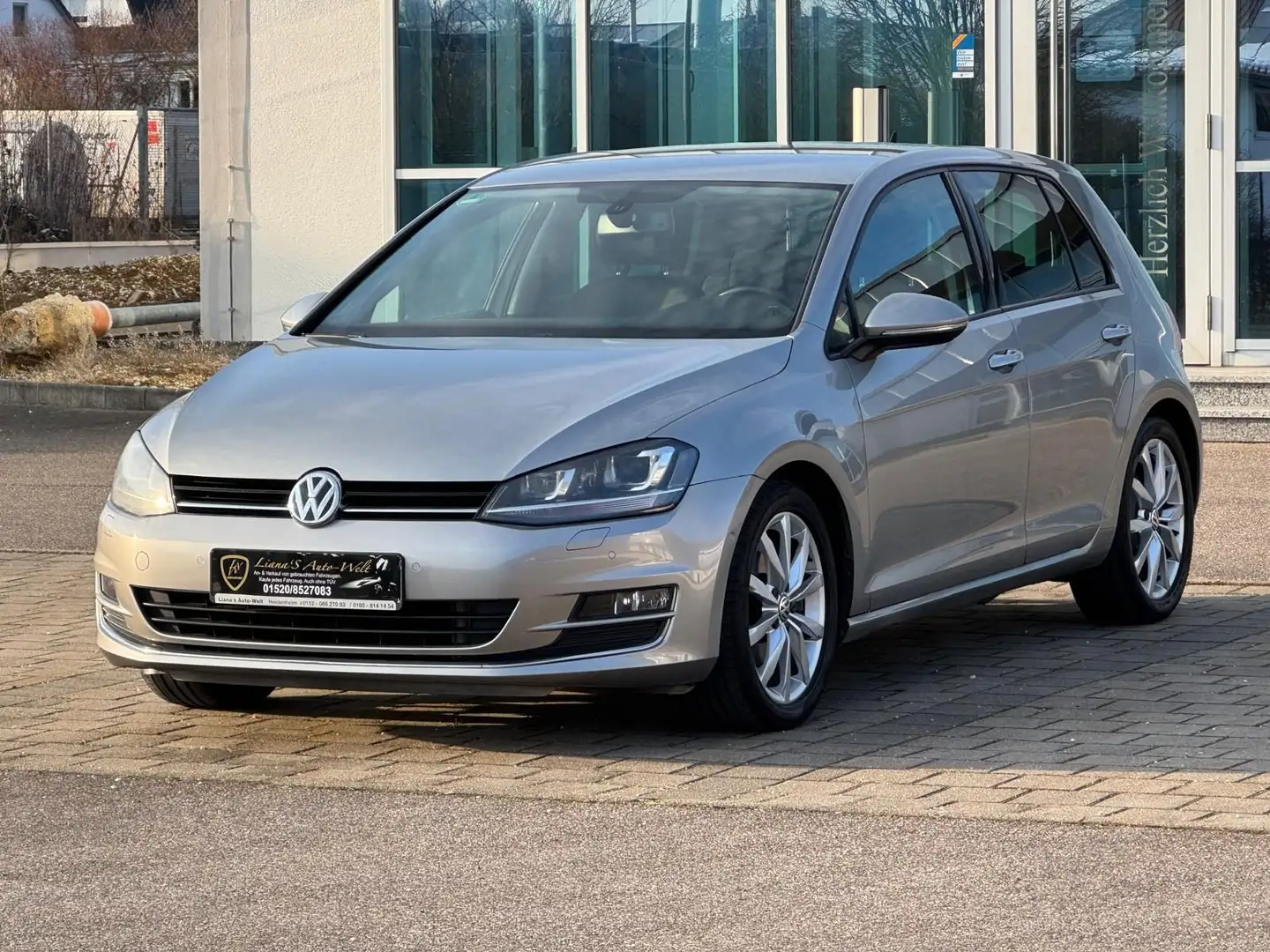 Volkswagen Golf VII Lim. Highline BMT Klima Navi Tüv/Au Silber - 2