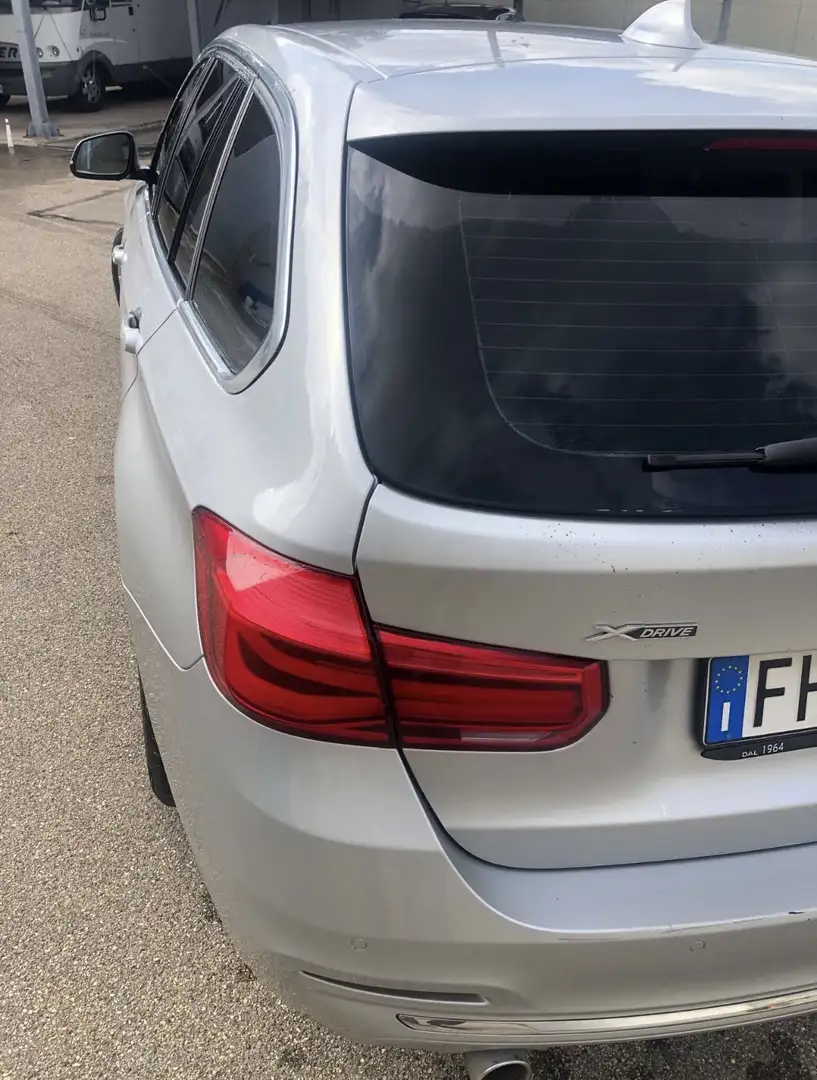 BMW 318 318d Touring xdrive Luxury - 2