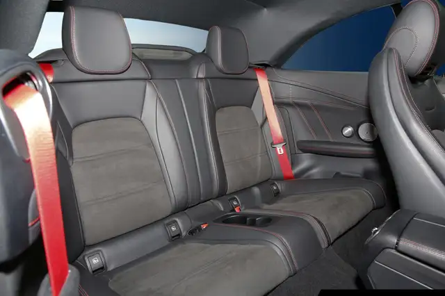 Mercedes-Benz C-Class view 9